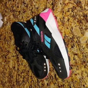 NEW REEBOK AZTREK SIZE 7 SNEAKERS - BLACK, BLUE, WHITE, PINK